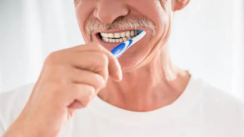 Affordable Dental Health Tips for Seniors Considering Replacements